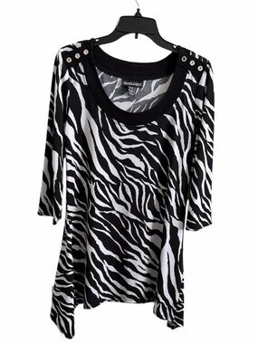 Frank Lyman Design Black & White Zebra-Print Blouse